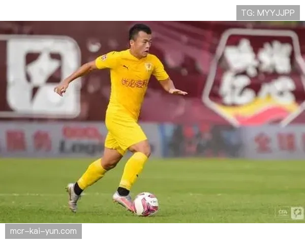 特写:老将汪嵩替补登场,以43岁年龄刷新中超最年长出场纪录 特写:老将汪嵩替补登场,以43岁年龄刷新中超最年长出场纪录